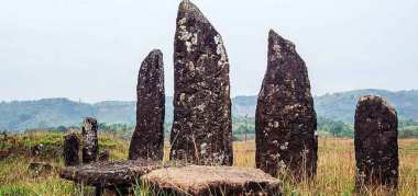khasi-monoliths